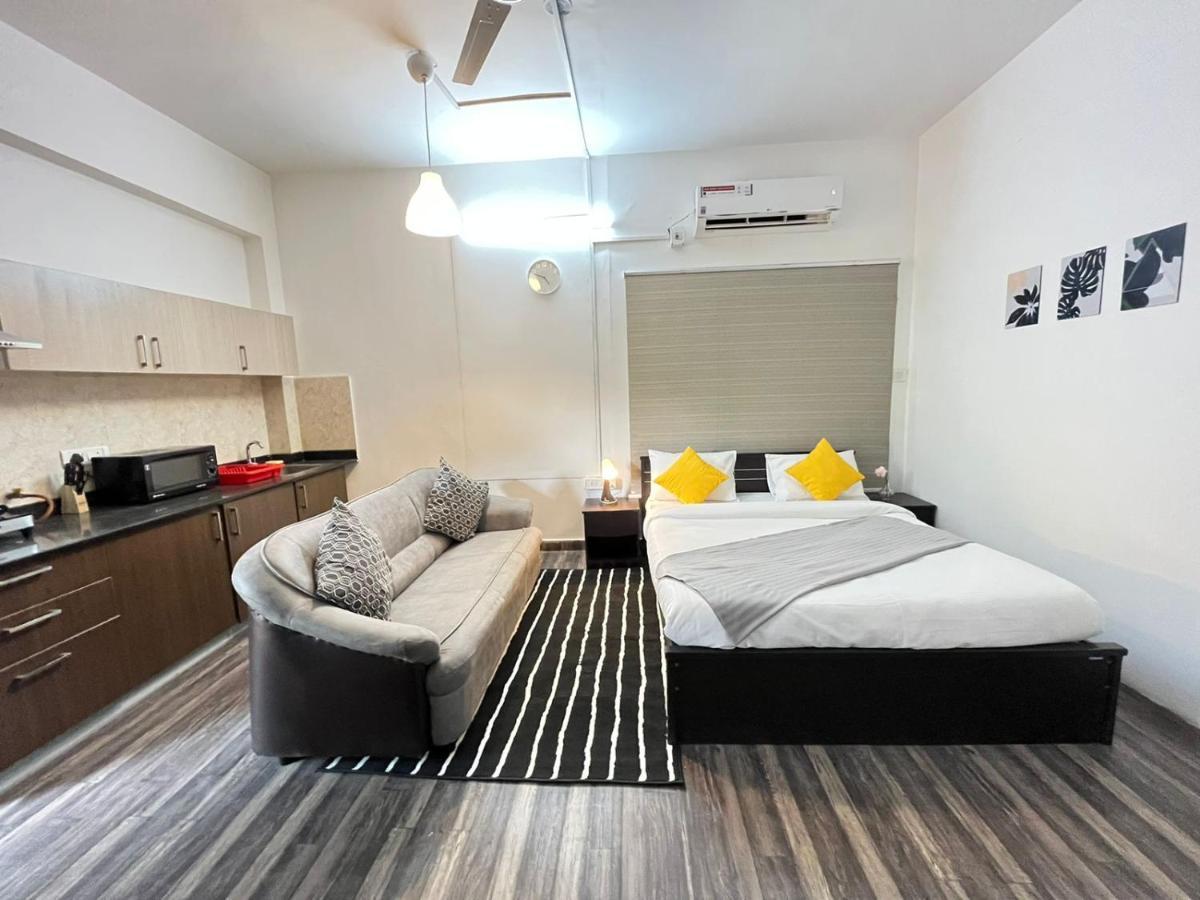 Bedchambers Serviced Apartments, Hyderabad Exteriör bild
